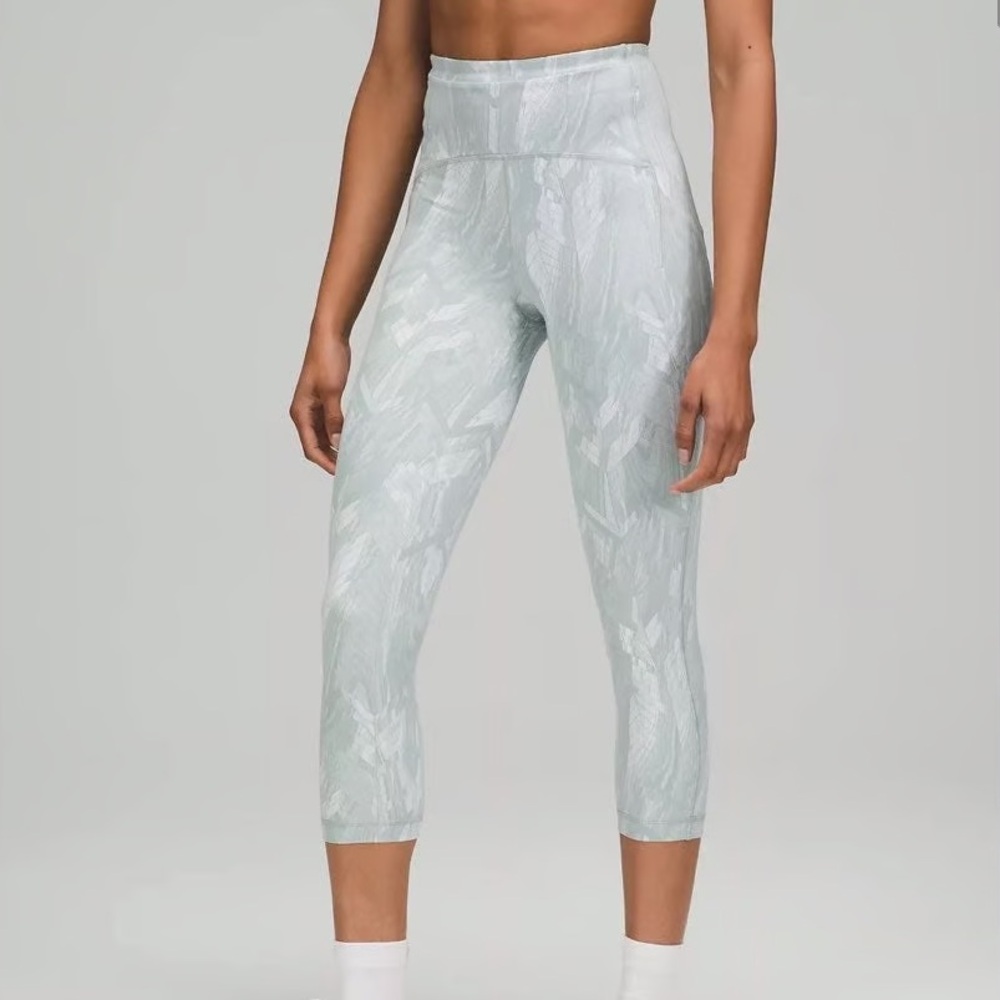 Lululemon Size 8 Swift Speed HR Tight 21” Blue White REEJ Pant Lux HiRise Run